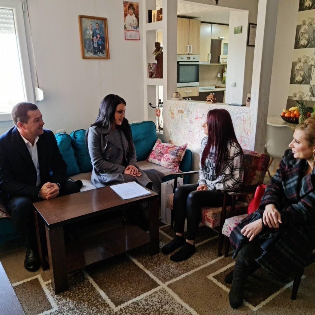 Посета директорке Фондације „За српски народ и државу“ Бојане Радаковић Косову и Метохији 10 271479222 438374561104010 4005619556875811595 n