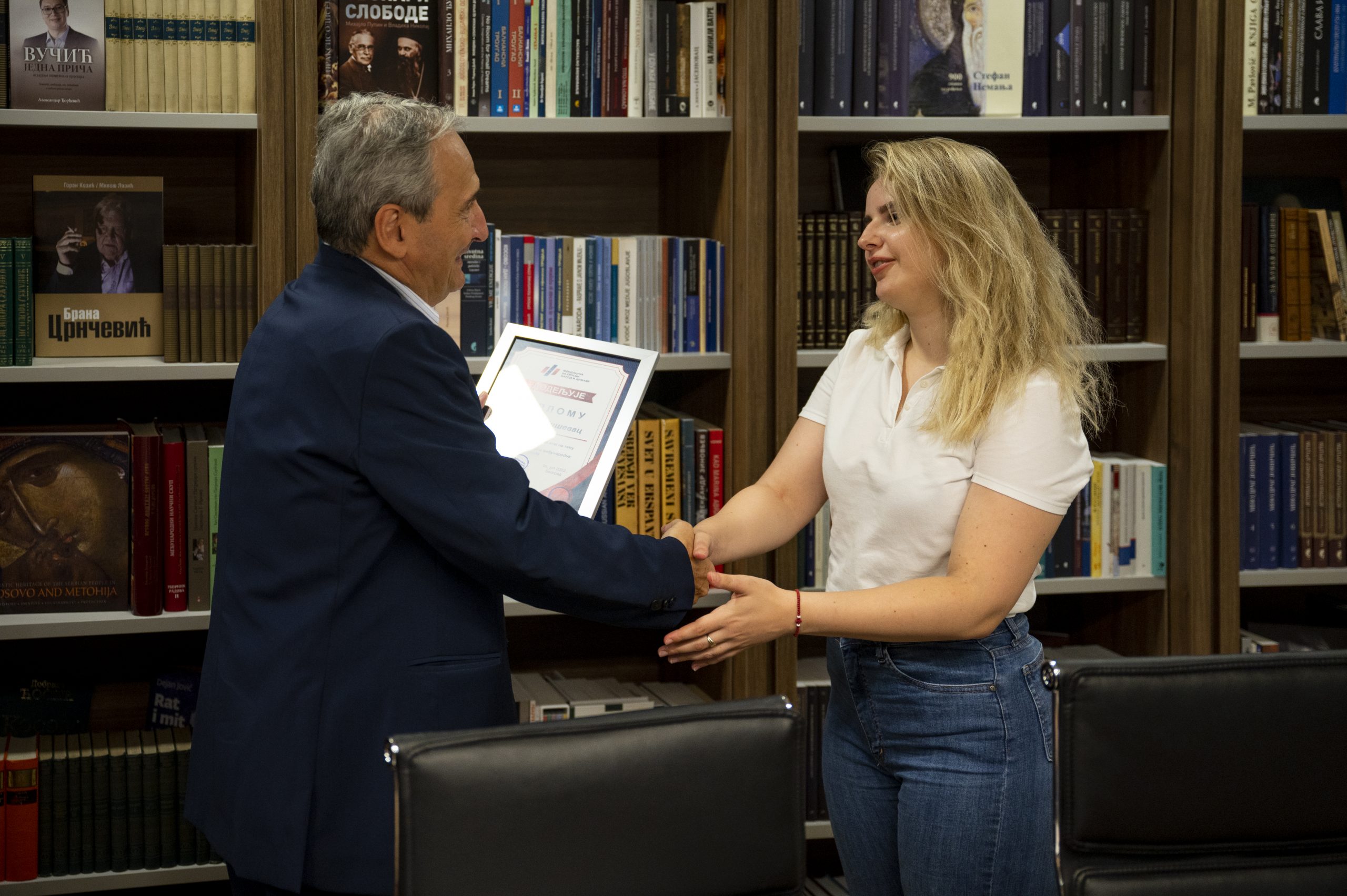 Додела Годишње студентске награде за 2022. годину 1 Dr Zika Bujuklic i student Marina Bisevac.jpg scaled 1