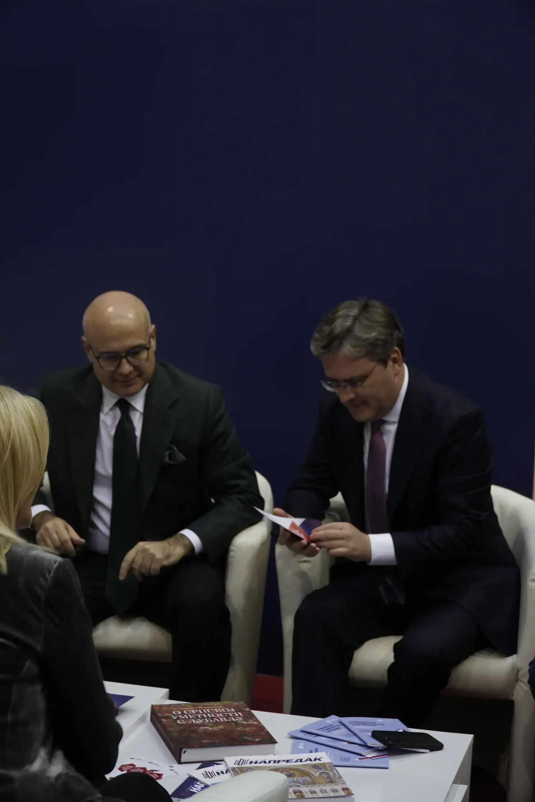 Премијер Милош Вучевић и министри посетили штанд Фондације на Сајму књига 8 DSC0090 scaled