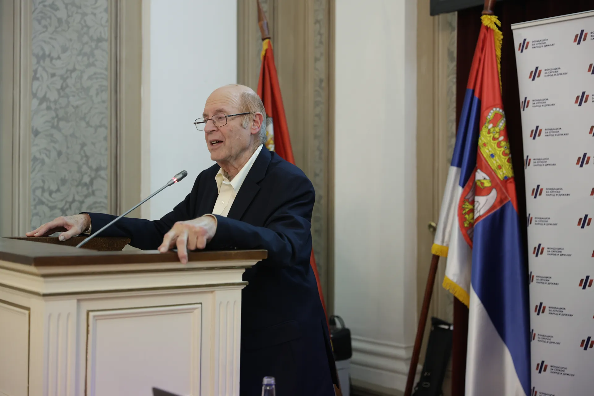 Проф. др Гидеон Грајф одржао студентима предавања о Јасеновцу 12 Gideon Grajf sa studentima