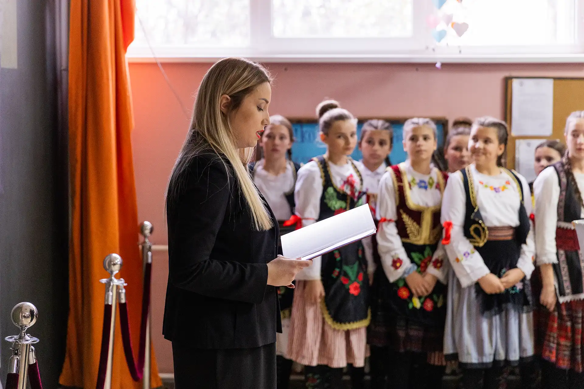 Фондација ”За српски народ и државу” донирала средства за рестаурацију зидне слике ”Молитва за мир” Основној школи ”Кнез Лазар” у Великим Купцима 8 image00002 copy