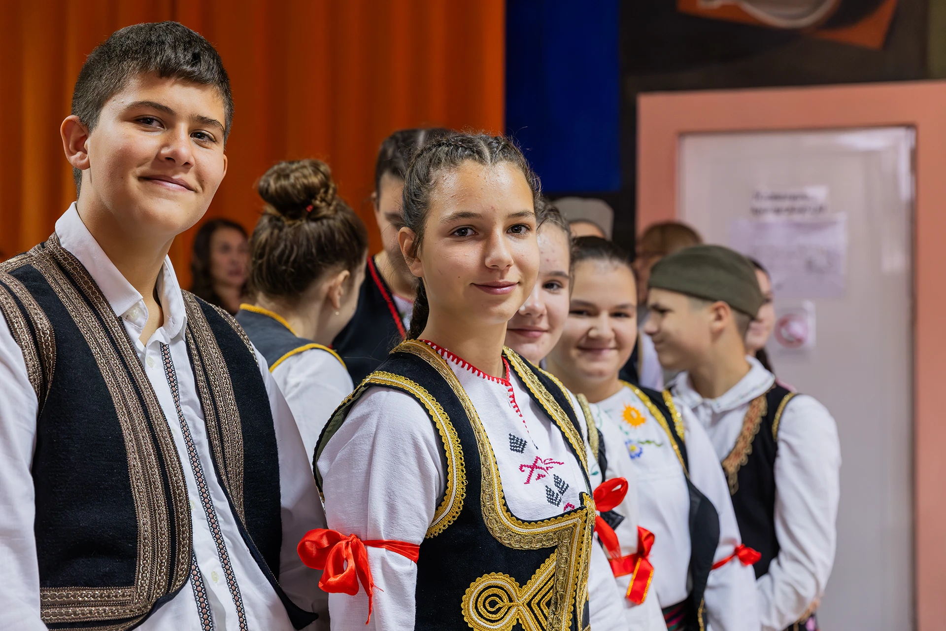 Фондација ”За српски народ и државу” донирала средства за рестаурацију зидне слике ”Молитва за мир” Основној школи ”Кнез Лазар” у Великим Купцима 5 image00005 copy