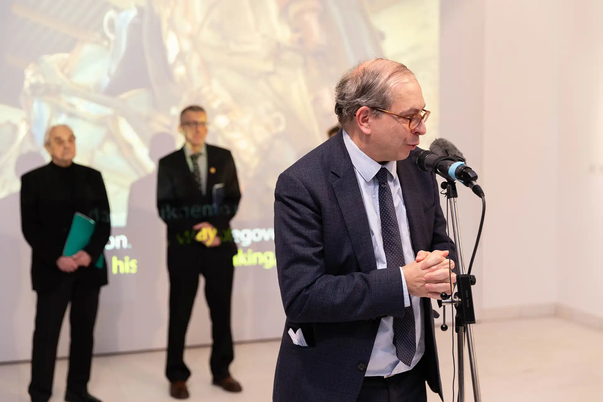 УМЕТНОСТ КОЈА ПРЕМАШУЈЕ ГРАНИЦЕ И ВРЕМЕ: Свечано отворена прва ретроспективна изложба Дада Ђурића у Београду 8 VLA 5907