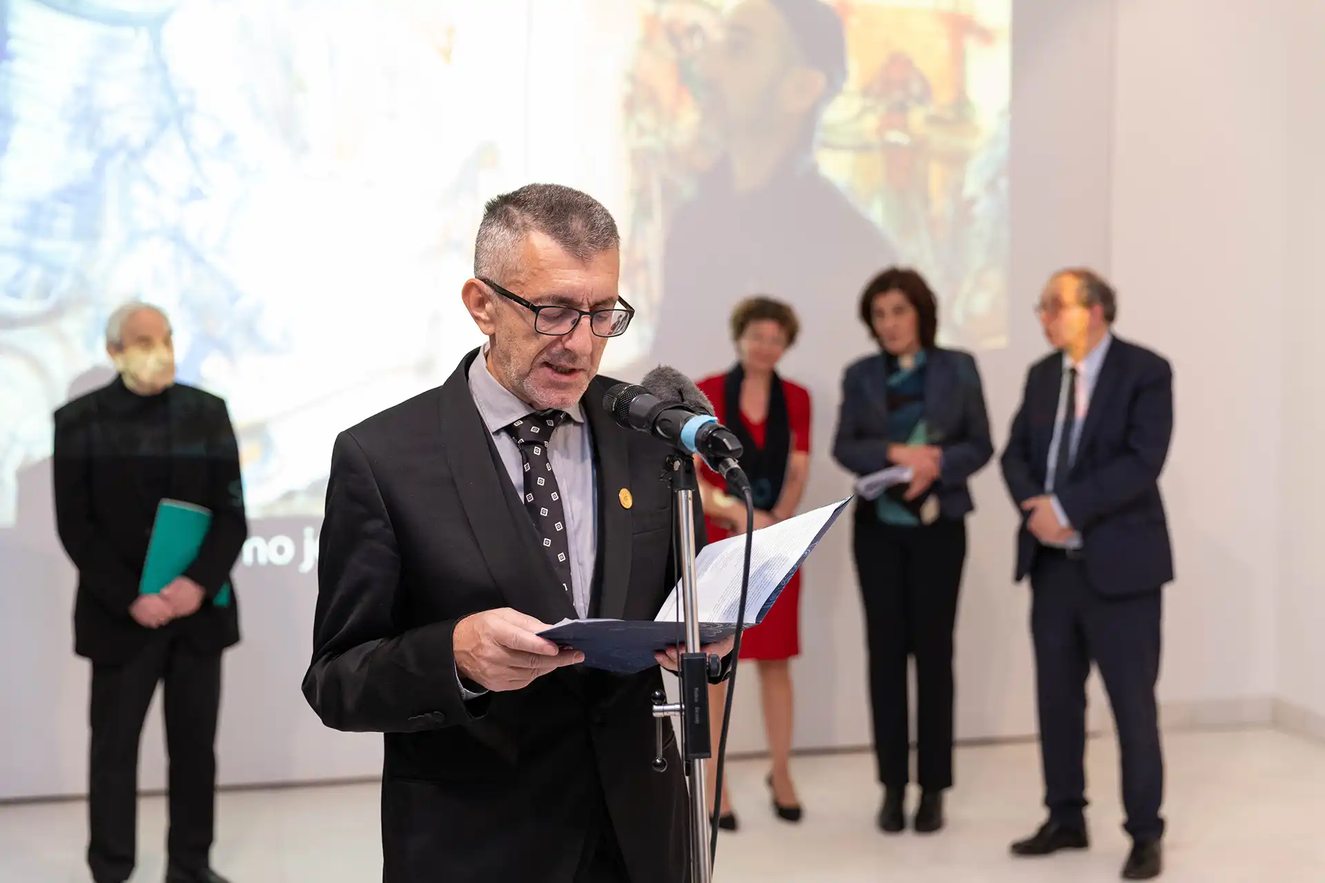 УМЕТНОСТ КОЈА ПРЕМАШУЈЕ ГРАНИЦЕ И ВРЕМЕ: Свечано отворена прва ретроспективна изложба Дада Ђурића у Београду 10 VLA 6022