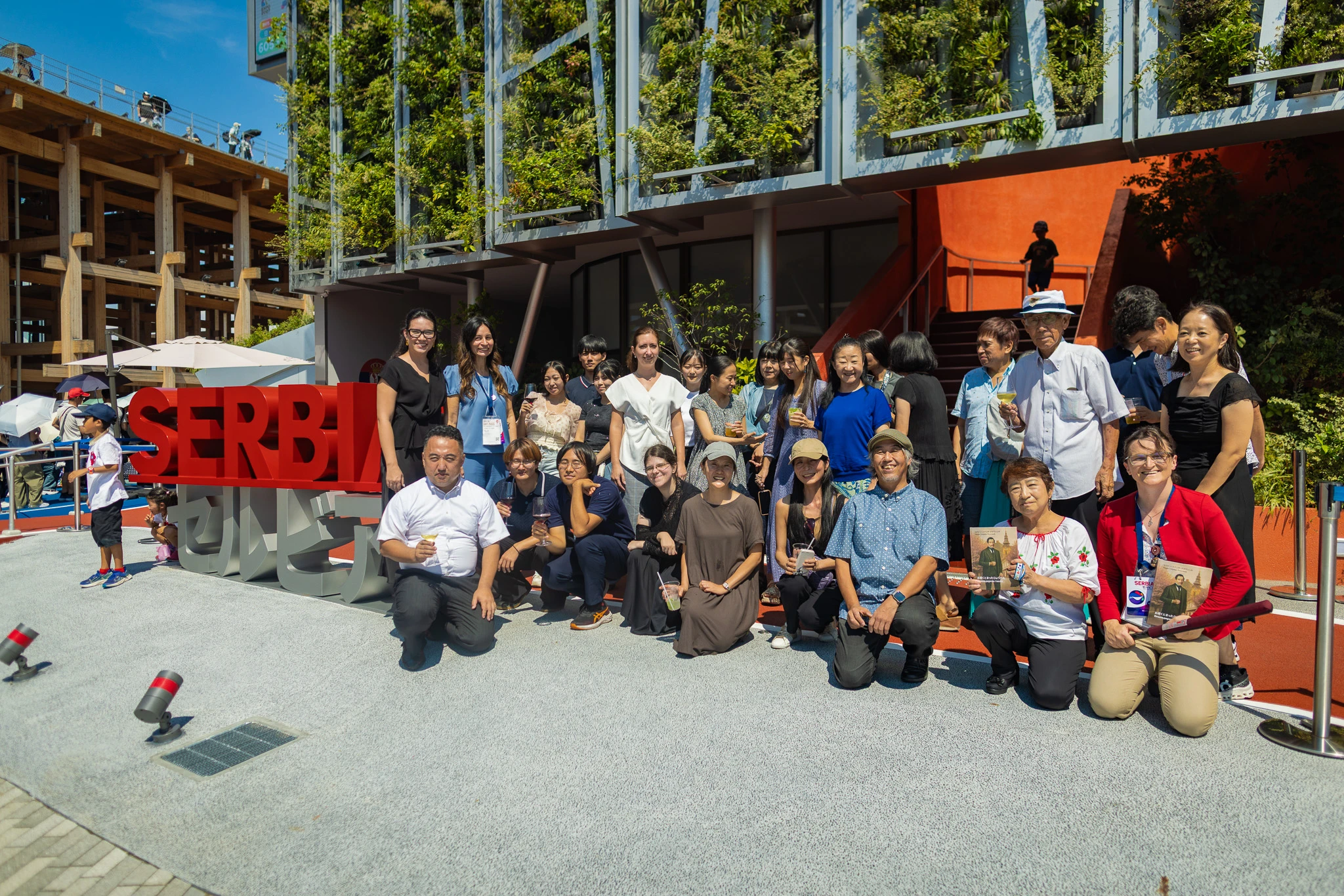 Промоција књиге ”Покондирена тиква” на павиљону Србије на ЕКСПО у Јапану 4 R5C 9119 copy 1