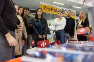 Mladi Istrazivaci Na Standu Fondacije